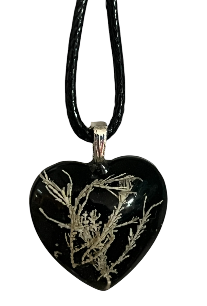 Seaweed pendants with shimmering black night sky background. - Image 9